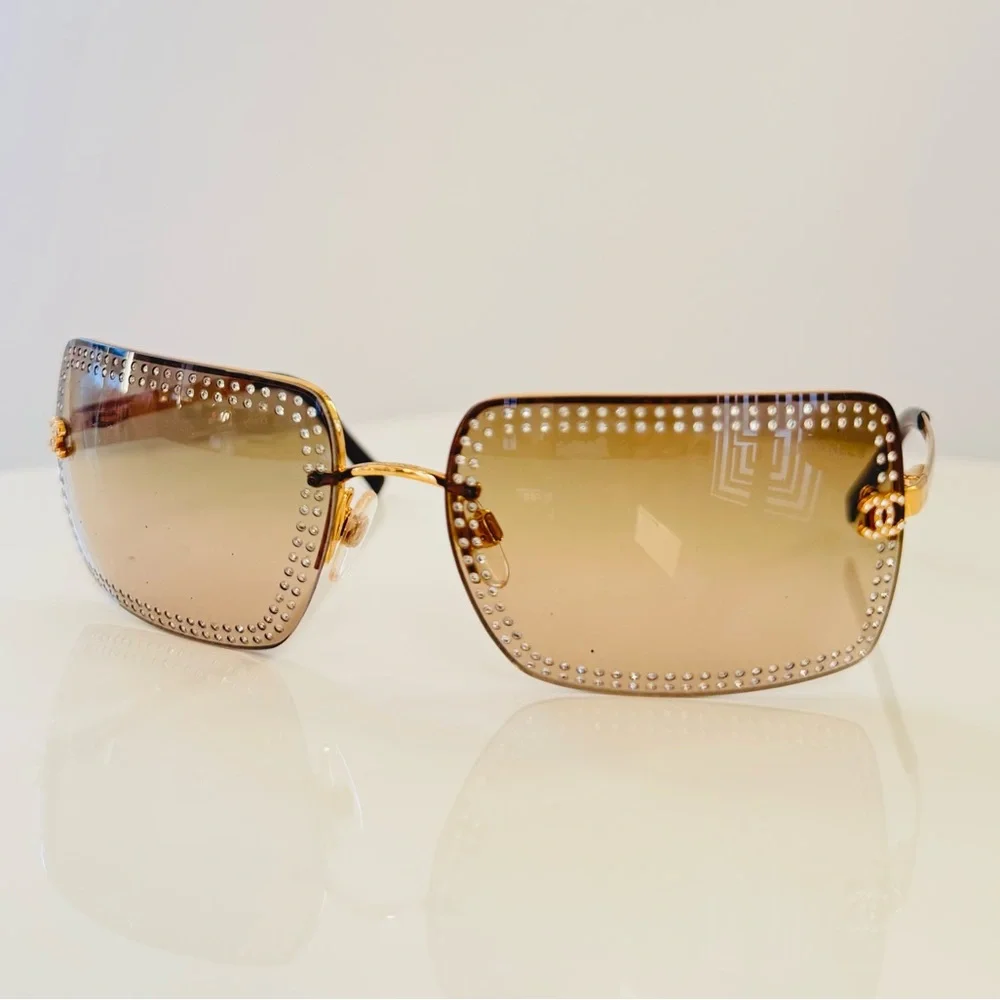 EXTREMELY RARE ✨ Vintage Chanel 4105-B Swarovski golden rimless sunglasses